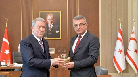 KKTC'de Akar ve Erhürman Görüştü