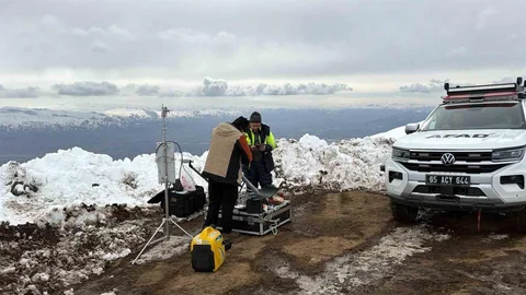 Ağrı Dağı'nda Kaybolan Dağcı İçin Arama Çalışmaları Devam Ediyor