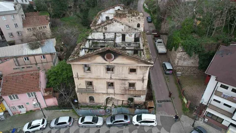 Bursa'da Tarihi Bina Yangında Zarar Gördü