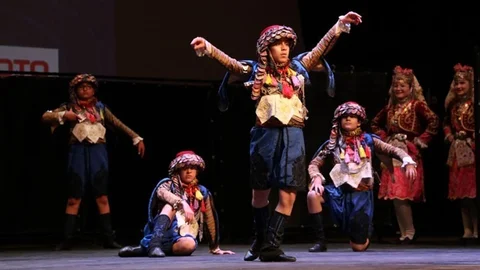 Denizli'de Halk Oyunları Şampiyonası