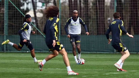 Fenerbahçe İlk Antrenmanını Gerçekleştirdi