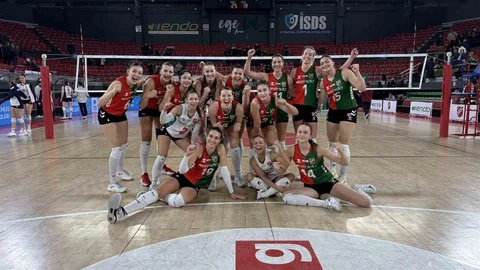 Karşıyaka Voleybol Yarı Finallere Çıkıyor