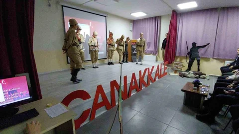 Bolu'da Öğrencilerden Duygusal Anma Programı