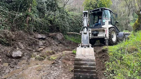 Efeler'de Yol Çalışmaları Devam Ediyor