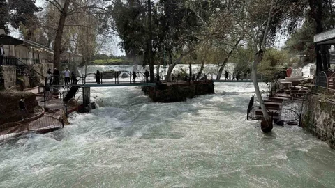 Tarsus Şelalesi'nde Ziyaretçi Yoğunluğu