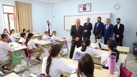 Adıyaman'da Vali Varol'un Öğrencilerle Buluşması