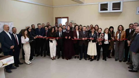 Manisa'da Yeni Bilgisayar Laboratuvarı Açıldı