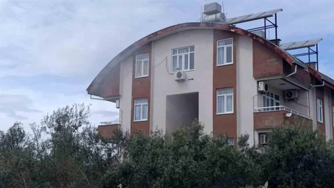 Antalya'da Otel Lojmanında Yangın Çıktı