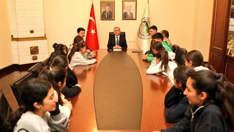 Kars’ın Kız Futbol Takımından Tarihi Başarı