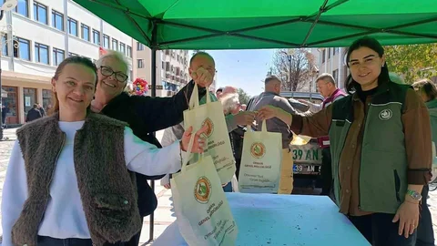 Edirne'de 3 Bin Fidan Dağıtıldı