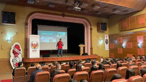 Bayındır'da Gençlik Güvenli Gelecek Konferansı