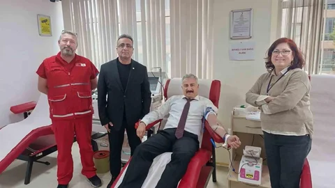 Manisa'da Emniyet Müdürü Kan Bağışında Bulundu