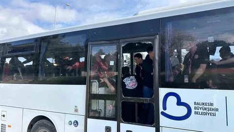 Uşak'ta Taraftar Otobüsüne Taşlı Saldırı