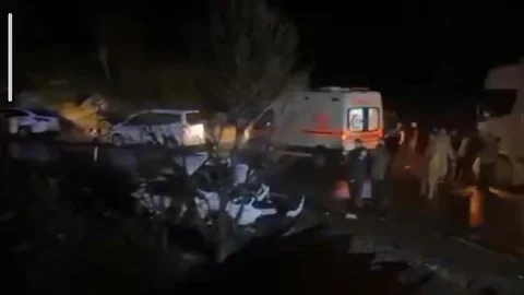 Hakkâri'de Tır ve Otomobil Çarpıştı