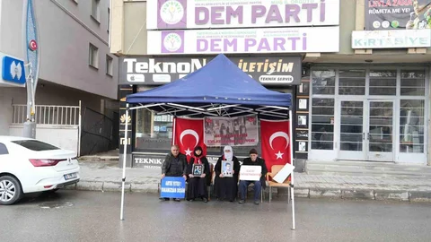 Muş'ta Evlat Nöbeti Sürüyor