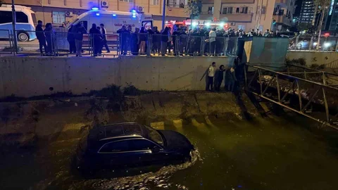 Otomobil Kanalına Uçtu, Can Kaybı Olmadı