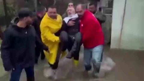 Felçli Adamın Yardımına Kızılay Ekipleri Koştu