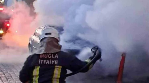 Köyceğiz'de Araç Yangını Meydana Geldi