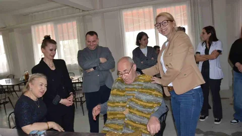 Kadın Doktorlardan Manisa'da Yaşlılara Destek