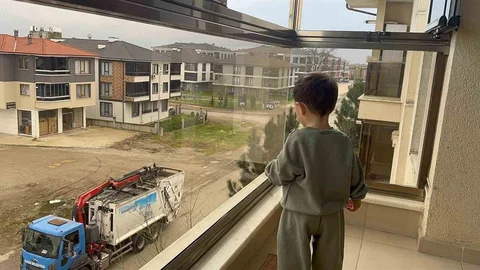 Minik Arda'ya Çöp Kamyonu Sürprizi Düzce'de