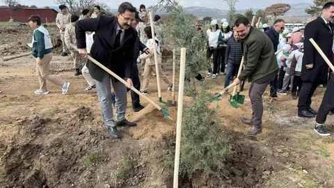 Ayvacık’ta Fidan Dikim Etkinliği Düzenlendi