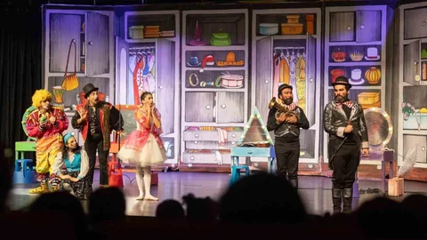 Mersin'de Dünya Tiyatro Günü Kutlandı