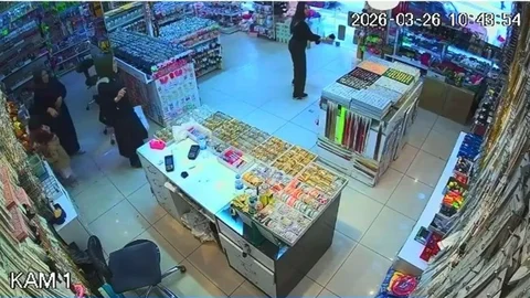 Elazığ'da Deprem Anında Alışveriş Yaparken Kaçtılar