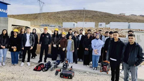 Elazığ'da Öğrencilere Kurtarma Eğitimi Verildi