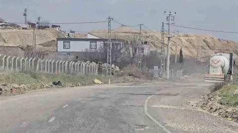 Diyarbakır'da Yolda Çukurlar Sorun Oluyor
