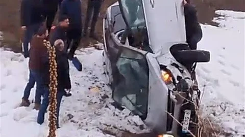 Kars'ta Şarampole Uçan Araçta Sürücü Kurtuldu