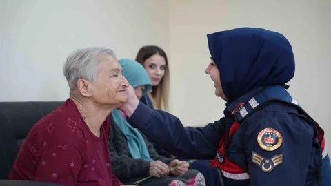 Bayburt'ta Jandarma Ziyaretiyle Neşeli Anlar
