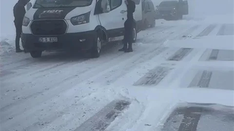 Palandöken Geçidi'nde Araçlar Mahsur Kaldı