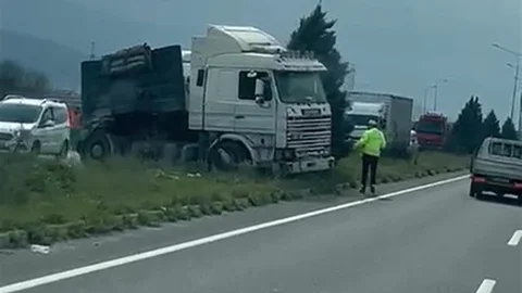 Manisa'da Tır ve Kamyon Çarpıştı