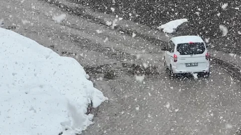 Yüksekova’da Kar Yağışı ve Sis Etkili Oldu