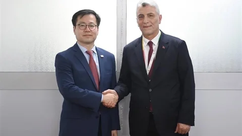 Bakan Bolat Yaounde'de Görüşme Gerçekleştirdi