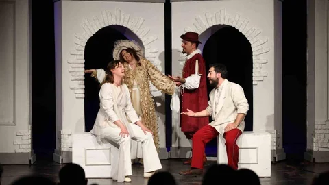 Denizli'de Dünya Tiyatro Günü Kutlanıyor