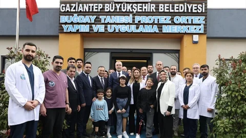 Bakan Işıkhan Gaziantep'te Engelli Bireylerle Buluştu