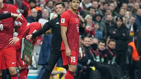 Ozan Kabak Milli Takımda 22 Maç Sonra Geri Döndü