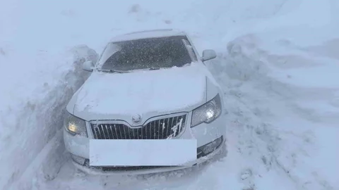 Hakkari'de Mahsur Kalan Aile Kurtarıldı