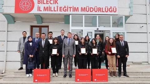 Bilecik'te Genç Yetenekler Ödüllendirildi