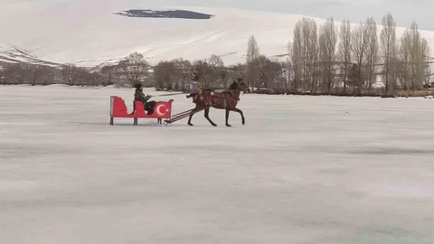 Çıldır Gölü'nde Atlı Kızak Sezonu Kapatılıyor