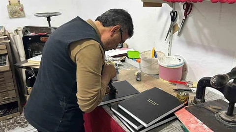 Van'da Cilt Ustası Zanaatini Yaşatıyor