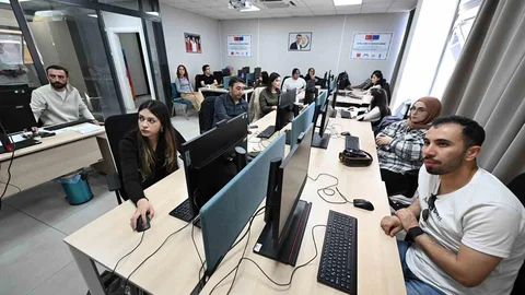 Mersin'de Gençlere Yapay Zeka Eğitimi