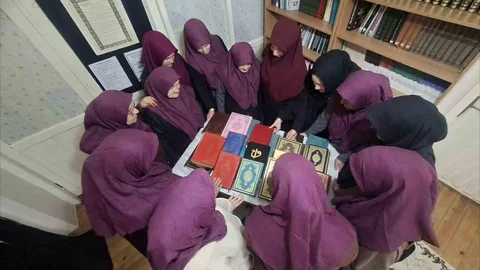 Kadın Kursiyerlerden Afrika'ya Kur'an Hediyesi