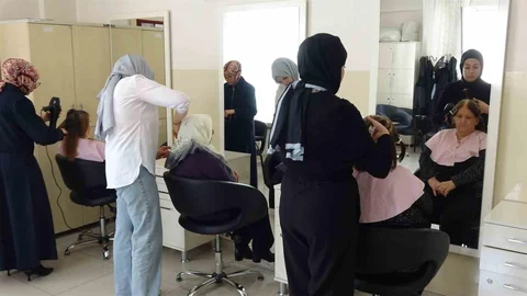 Gaziantep’te Yaşlılara Kuaför Hizmeti