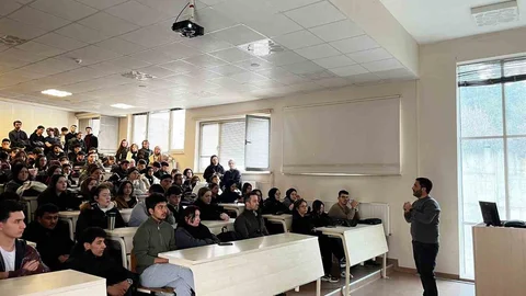 Düzce'de Yapay Zeka Eğitimi Düzenlendi