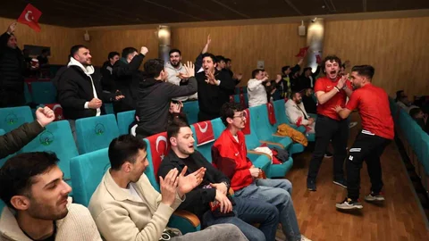 Milli Maç Coşkusu Bursa Osmangazi'de Yaşandı