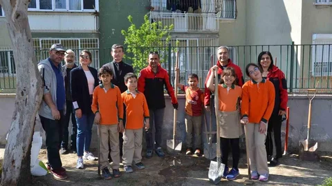 Manisa'da Okul Bahçeleri Üzüm Bağı Oluyor