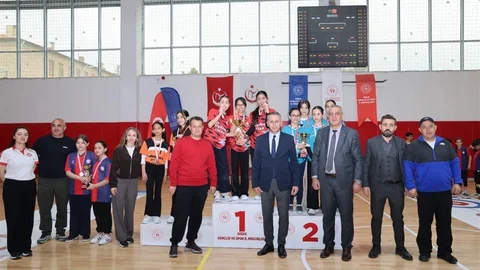 Niğde'de Floor Curling Müsabakaları Tamamlandı