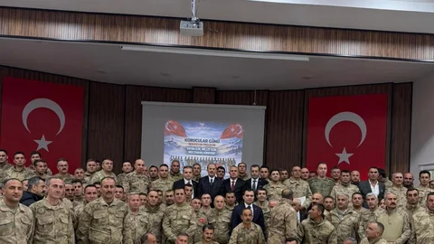 Hakkari'de Koruculuk Kutlaması Yapıldı